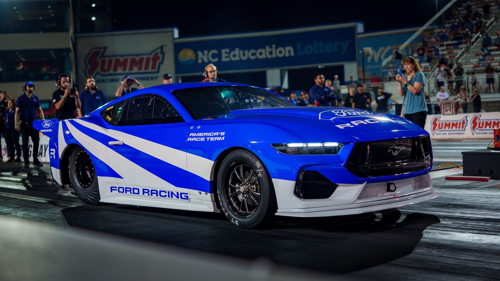 mustang-cobra-jet-2200-eletrico-quebra-recorde-mundial-no-quarto-de-milha-com-2-200-cv-em-676-segundos